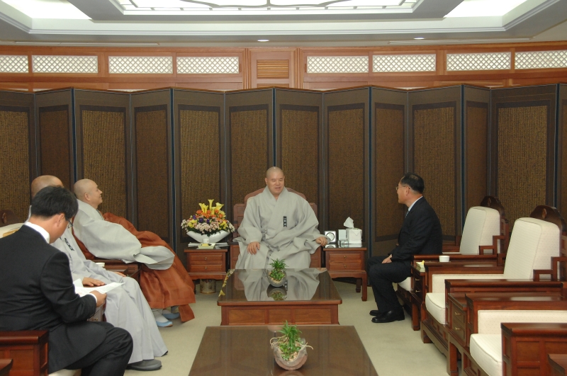 2010.06.29_화엄사주지 종삼스님, 전남행정부지사 이개호 예방 (5)